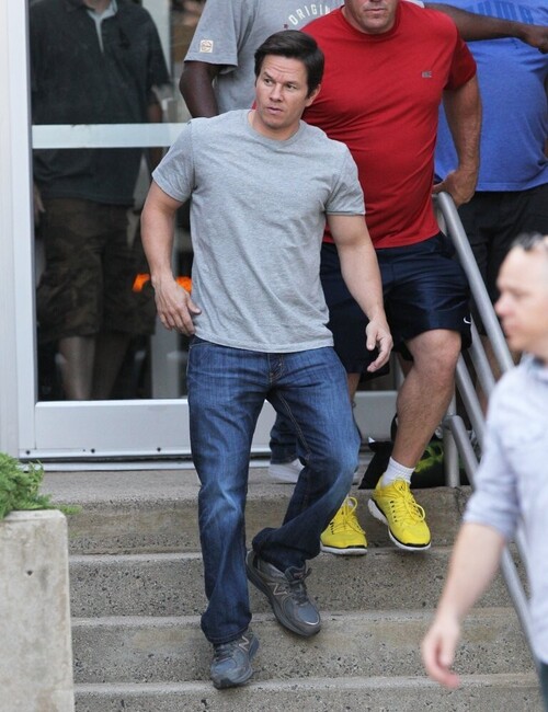 Sneakers New Balance black worn by Mark Wahlberg